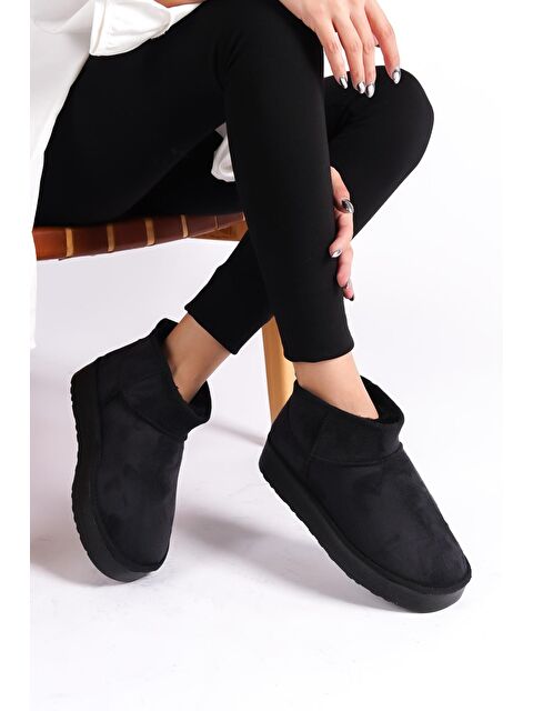 Capone Outfitters Kalın Tabanlı Yuvarlak Burunlu Kürklü Kısa Kadın Bot - S000106774-19351