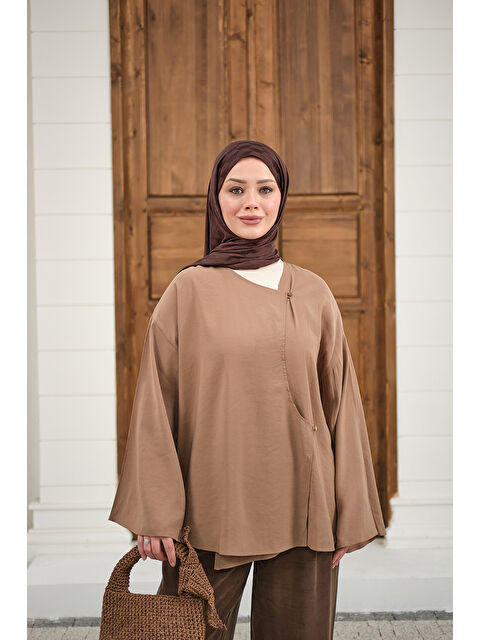 Locco Moda Kadın Yandan Düğmeli İçten Bağlama Detay Gömlek Vizon