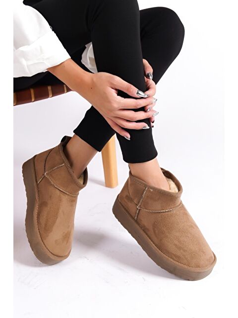 Capone Outfitters Kalın Tabanlı Yuvarlak Burunlu Kürklü Kısa Kadın Bot - S000106774-26429