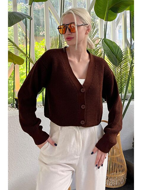 Madmext Kahverengi Uzun Kollu Düğmeli Crop Hırka Mg2198 - S000276504-19413