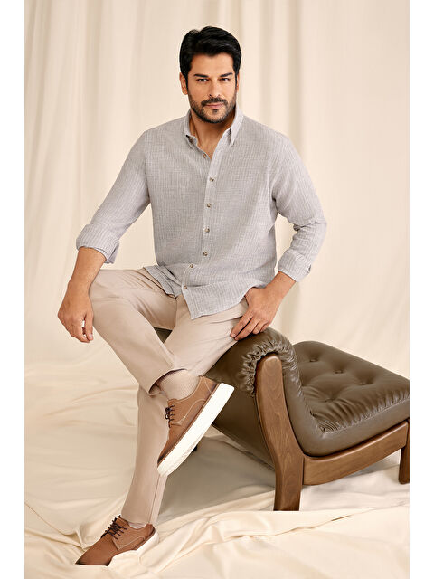 AC&Co / Altınyıldız Classics Erkek Kahverengi Slim Fit Dar Kesim Gizli Düğmeli Yaka Keten Görünümlü %100 Pamuk Flamlı Gömlek - S000394283-19413