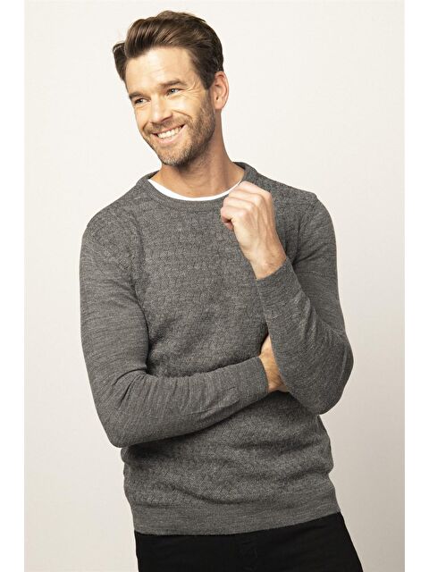 TUDORS Slim Fit Bisiklet Yaka Kendinden Desenli Erkek Gri Kazak