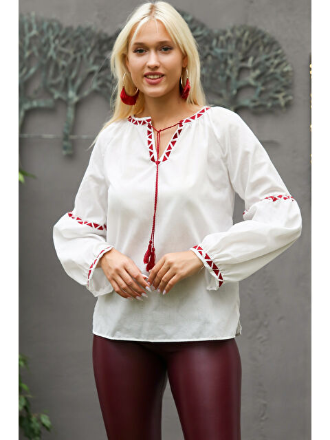 Chiccy Kadın Beyaz Yuvarlak Yaka Balon Kol Bağlamalı Sargı Nakışlı Regular Fitted Casual Pamuk Dokuma - S000358732-20063