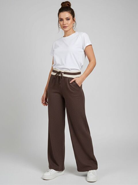 Trendseninle Kadın Kahverengi Selanik Kumaş Bol Kalıp Özel Bağcık Detay Pantolon - S000498946-19413