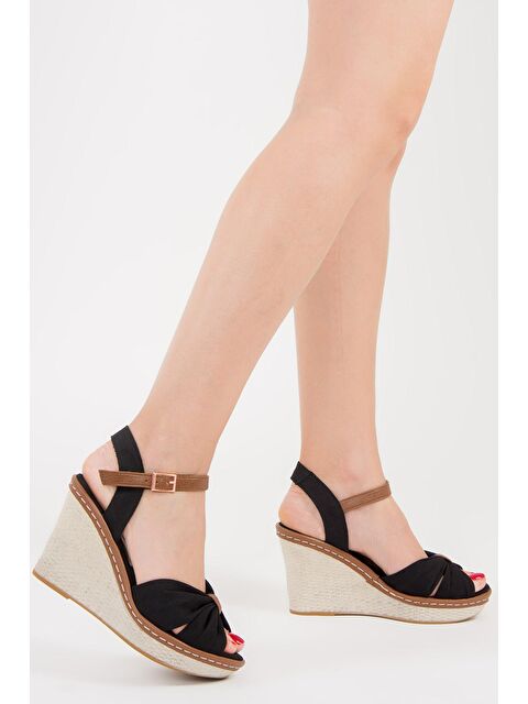 Fox Shoes F674040405 Siyah Dolgu Taban Kadın Ayakkabı - S000051715-19351