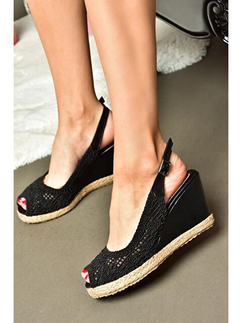 Fox Shoes P241011606 Siyah Dolgu Taban Kadın Ayakkabı - S000051721-19351