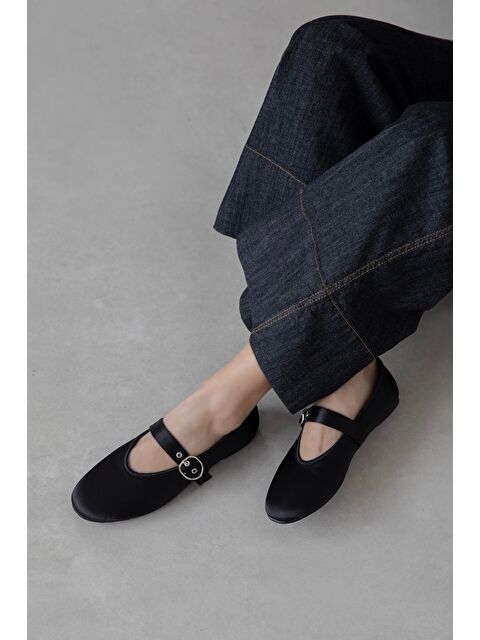 Straswans Paula Kadın Kemer Detay Saten Babet Siyah