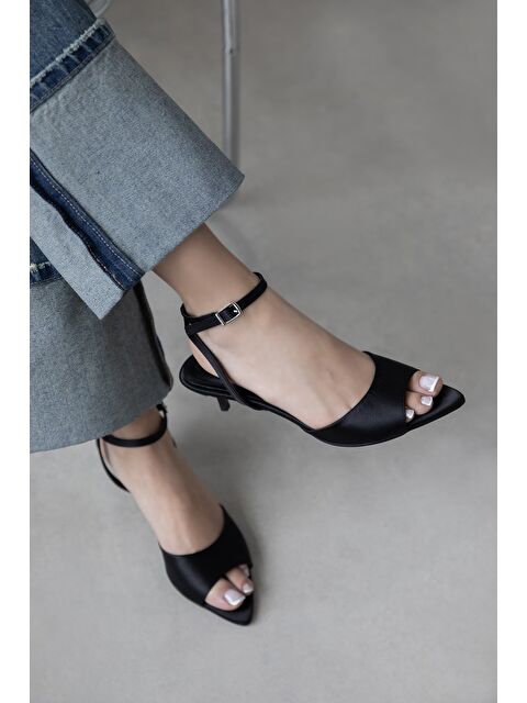Straswans Noah Kadın Topuklu Saten Sandalet Siyah