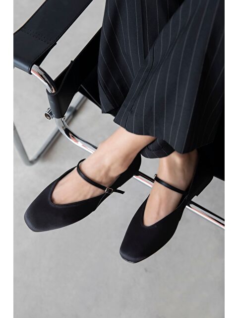 Straswans Evve Kadın Toka Detay Saten Babet Siyah