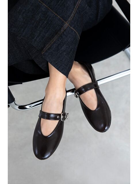 Straswans Bella Kadın Kemer Detay Deri Babet Kahve