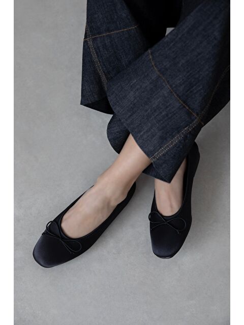 Straswans Galo Kadın Fiyonk Detay Saten Babet Siyah