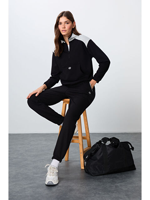 Tommylife Siyah Kompakt Pamuklu Kalın Pürüzsüz Dokulu Dik Yaka Oversize Fit Kadın Eşofman Takım - 95342 - S000332326-19351