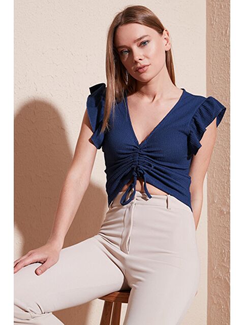 Lela Büzgü Detaylı Kolları Fırfırlı Dar Kesim Crop Bluz 5865015 - S000000375-23093