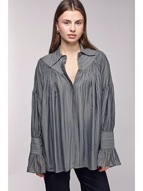 Saade Antrasit Kadın Oversize Büzgülü Düşük Omuz Dokulu Gömlek - Manşet Detaylı - S000497500-29666