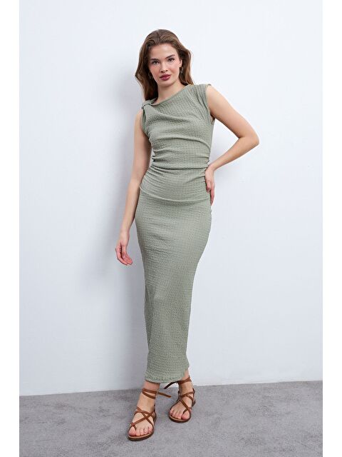 Trendseninle Kadın Yeşil Omuz Büzgülü Midi Boy Bürümcük Elbise - S000360134-18194