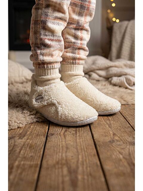 Gezer Kışlık Kız Çocuk Pelüşlü Rahat Taban Cırt Cırtlı Ayarlanabilir Ev Kreş Panduf Ayakkabı - S000289331-20063