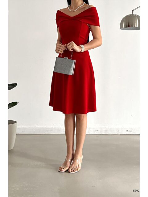 DEAFOX Kırmızı Madonna Yaka Krep Kumaş Kloş Elbise - S000425918-20045
