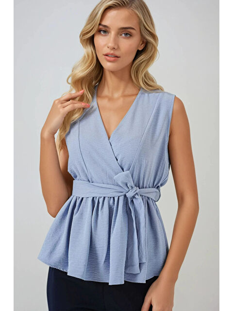 Hazelin Kadın Mavi Kruvaze Yaka Beli Lastikli Kuşaklı Bluz HZL25S-BD19661 - S000425459-17234