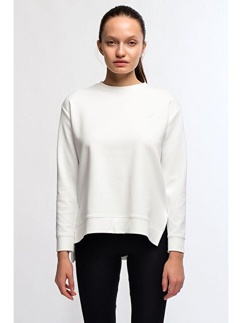 Chandraswear Ekru Kadın Yırtmaç Detaylı Sweatshirt - Frey - S000029019-19965