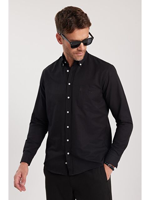 TUDORS Erkek Regular Fit Klasik Kesim Oxford Doku Yaka Düğmeli Cepli Nakışlı Siyah Gömlek - S000024653-19351