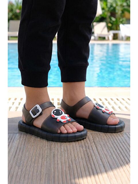 Gezer Yazlık Islak Zemine Uygun Yumuşak Işıklı Taban Erkek Çocuk Sandalet