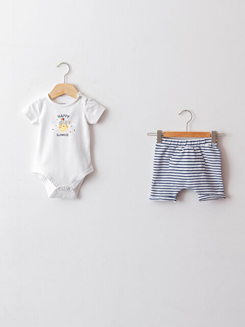 LCW baby Bisiklet Yaka Kısa Kollu Baskılı Pamuklu Erkek Bebek Çıtçıtlı Body ve Şort 2'li Takım