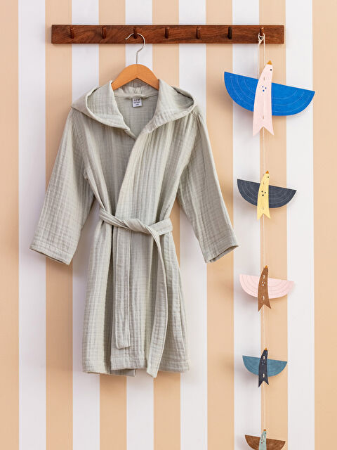 LCW HOME Plain Cotton Hooded Kids Muslin Bathrobe - W2H348Z4-J1W