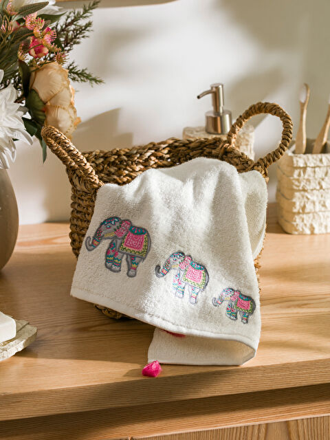 LCW HOME Fil Nakışlı Yüz Havlusu 50x80 cm