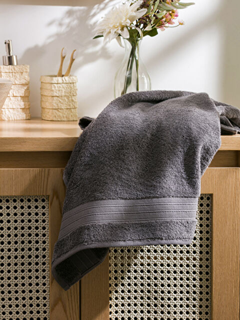 LCW HOME Desenli Pamuklu Banyo Havlusu 70x140 cm - S4CM04Z8-CZ4