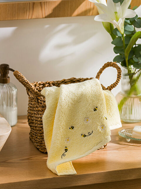 LCW HOME Çiçek Nakışlı Yüz Havlusu 50x80 cm