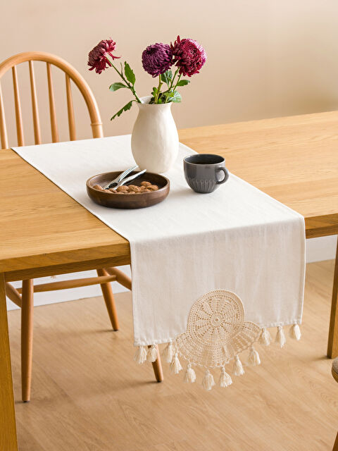 LCW HOME مفرش طاولة بتفاصيل دانتيل 45x150 سم