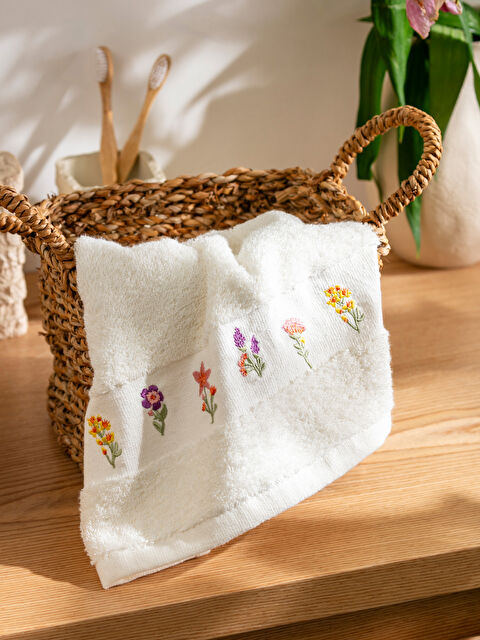 LCW HOME Çiçek Nakışlı Pamuklu Yüz Havlusu 50x80 cm - S5BC93Z8-EEW