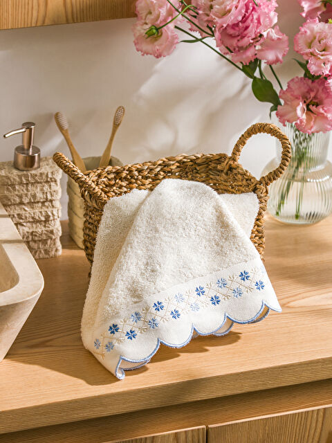 LCW HOME Κεντημένη Φλοράλ Βαμβακερή Πετσέτα Χεριών 50x80 cm - S5BC97Z8-EEW