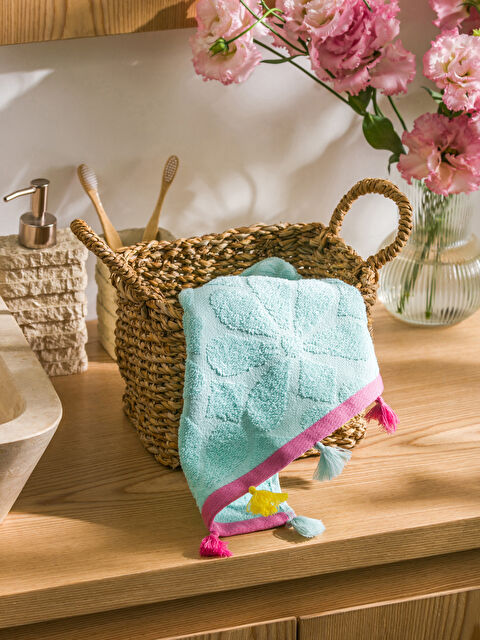LCW HOME Püskül Detaylı Pamuklu Yüz Havlusu 50x80 cm - S5BD06Z8-YT4