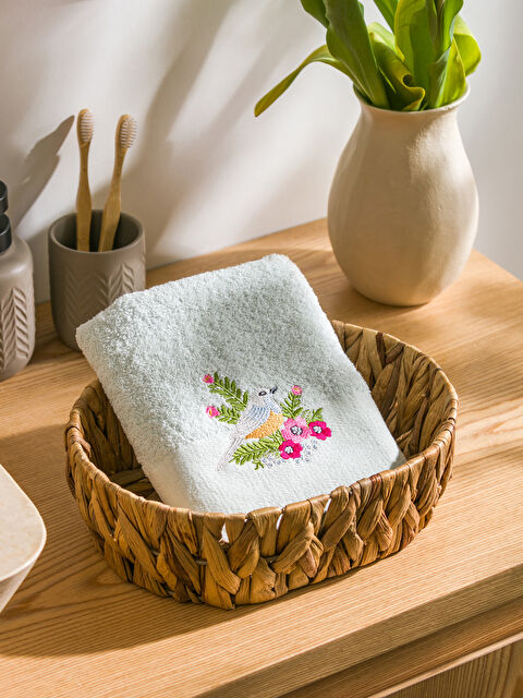 LCW HOME Çiçek Nakışlı Pamuklu Yüz Havlusu 50x80 cm - S5BD07Z8-TUC