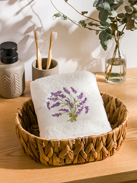 LCW HOME Çiçek Nakışlı Yüz Havlusu 50x80 cm - S5BD09Z8-EEW