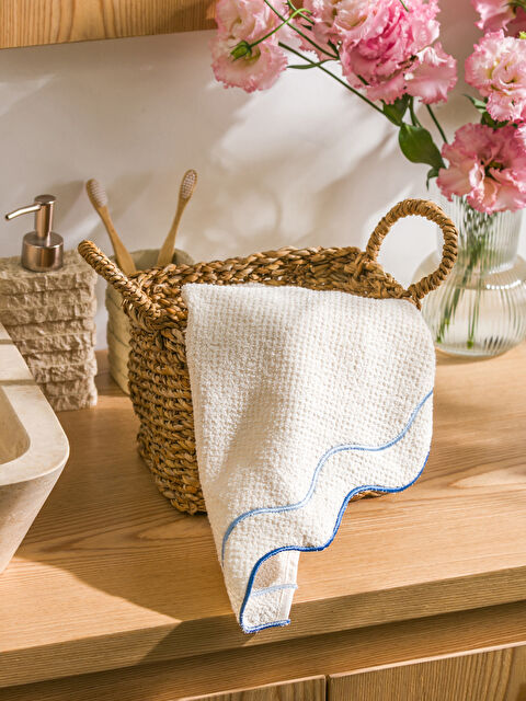 LCW HOME Çizgi Nakışlı Pamuklu Yüz Havlusu 50x80 cm - S5BG68Z8-EEW