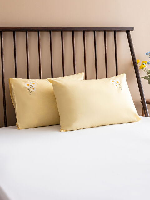 LCW HOME Çiçek Nakışlı Yastık Kılıfı 2'li 50x70 cm - S5BR65Z8-FEZ