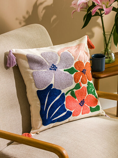 LCW HOME Çiçek Nakışlı Püsküllü Kırlent Kılıfı 45x45 cm - S5BU96Z8-LQB