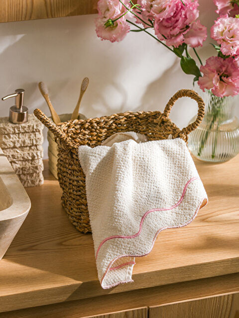 LCW HOME Çizgi Nakışlı Pamuklu Yüz Havlusu 50x80 cm - S5CH08Z8-EEW