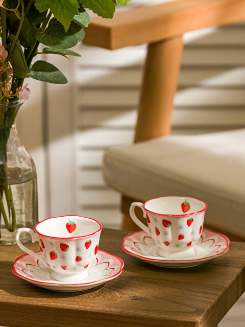LCW HOME مجموعة فناجين قهوة بورسلين لشخصين بطبعة الفراولة 90 مل - S5GL40Z8-LTQ
