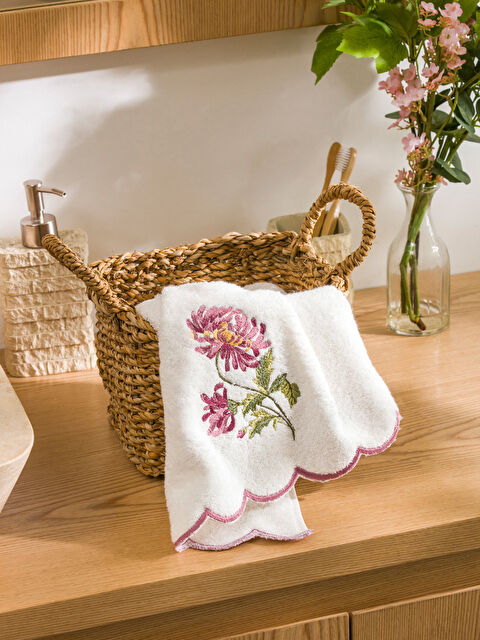 LCW HOME Çiçek Nakışlı Pamuklu Yüz Havlusu 50x80 cm - S5HT88Z8-EEW