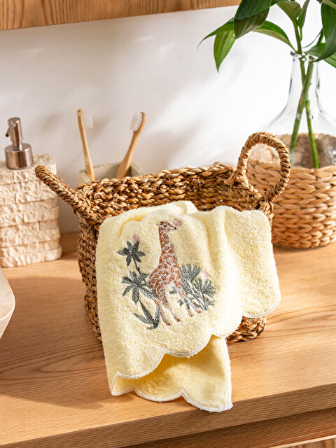 LCW HOME Zürafa Nakışlı Pamuklu Yüz Havlusu 50x80 cm - S5HT94Z8-SAA