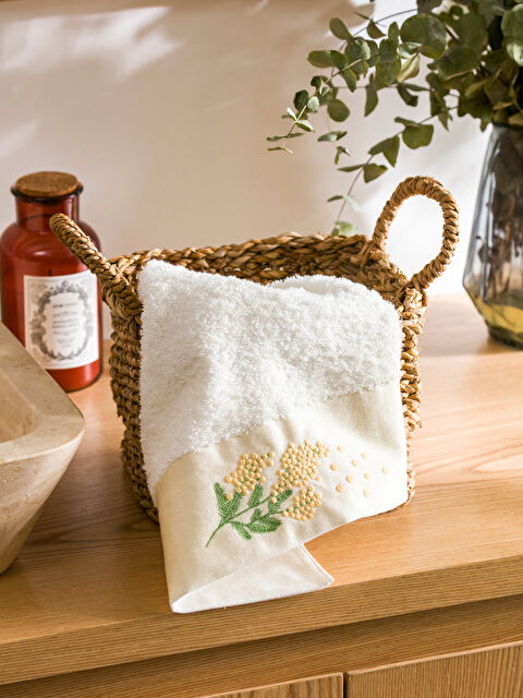 LCW HOME Çiçek Nakışlı Yüz Havlusu 50x80 cm - S5KI15Z8-EEW