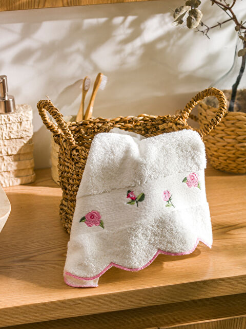 LCW HOME Çiçek Nakışlı Pamuklu Yüz Havlusu 50x80 cm - S5KL96Z8-EEW