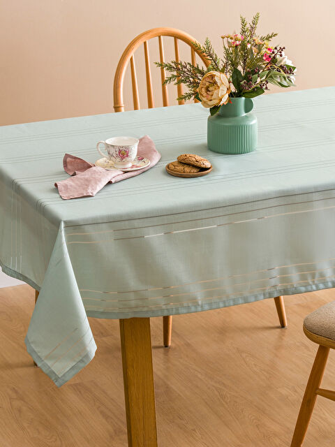LCW HOME Çizgi Nakışlı Masa Örtüsü 150x220 cm - S5M831Z8-DP8
