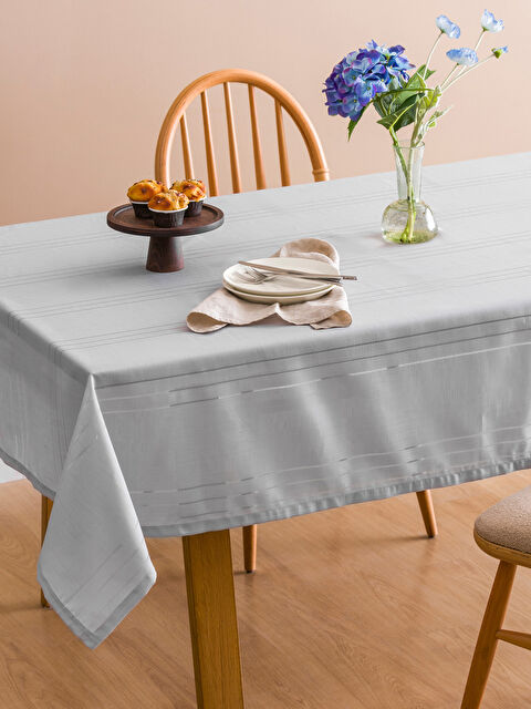 LCW HOME Çizgi Nakışlı Masa Örtüsü 150x220 cm - S5M831Z8-VL8
