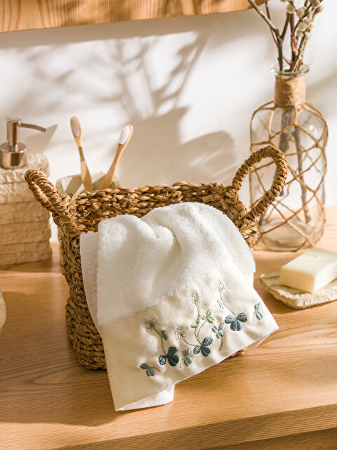 LCW HOME Çiçek Nakışlı Pamuklu Yüz Havlusu 50x80 cm - S5ME37Z8-EEW