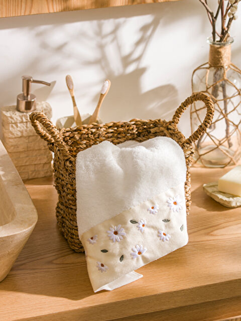 LCW HOME Çiçek Nakışlı Pamuklu Yüz Havlusu 50x80 cm - S5ME51Z8-EEW