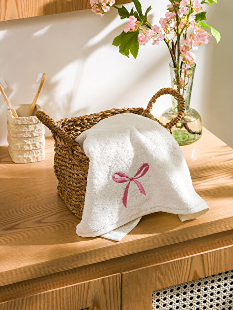 LCW HOME Fiyonk Nakışlı Pamuklu Yüz Havlusu 50x80 cm - S5ME53Z8-EEW